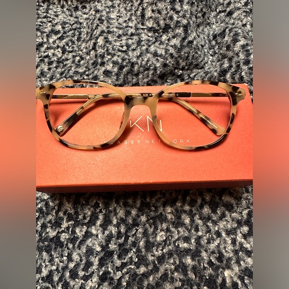 Klassy Network Blue Light Glasses - Picture 1 of 2